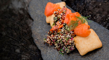 Salmón ahumado, sopaipillas sureñas y pebre de quinoa al merquén ahumado